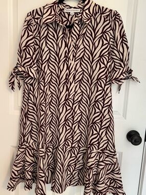 Emma & Michele Leaf Print Shirt Dress M Burgundy Cream Tie Sleeve Ruffle Hem